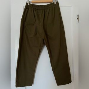 Zara comfy moss green pants. Cut at the ankles.